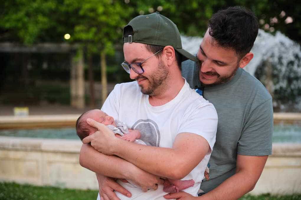 Soluciones en subrogación para formar familia: recursos para parejas del mismo sexo de Argentina