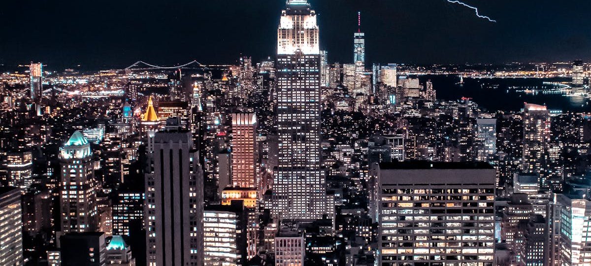 Desentrañando las Brechas de Valoración en Nueva York, Mercados Privados y Públicos